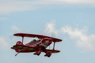 Speck-Fehraltorf, Zürih, İsviçre, 1 Temmuz, 2023 N-8671 Pitts S-1S Özel akrobatik uçak gösterisi sırasında