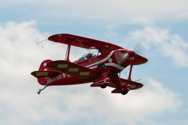 Speck-Fehraltorf, Zürih, İsviçre, 1 Temmuz, 2023 N-8671 Pitts S-1S Özel akrobatik uçak gösterisi sırasında