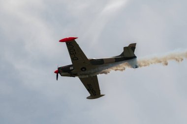 Speck-Fehraltorf, Zürih, İsviçre, 1 Temmuz 2023 Siai Marchetti SF-260 akrobatik uçak gösterisi sırasında