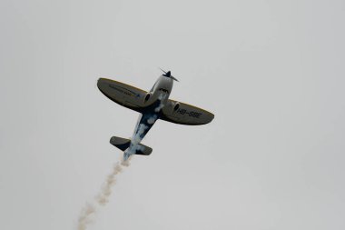 Speck-Fehraltorf, Zürih, İsviçre, 1 Temmuz 2023 HB-SBE CAP-10 akrobatik uçak gösterisi sırasında