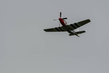 Speck-Fehraltorf, Zürih, İsviçre, 1 Temmuz 2023 D-FPSI Kuzey Amerika P51D Mustang tarihi uçak gösterisi sırasında
