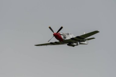 Speck-Fehraltorf, Zürih, İsviçre, 1 Temmuz 2023 D-FPSI Kuzey Amerika P51D Mustang tarihi uçak gösterisi sırasında