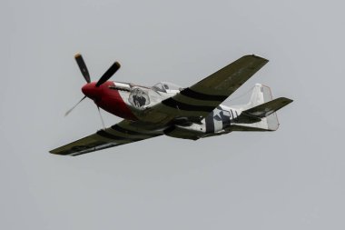 Speck-Fehraltorf, Zürih, İsviçre, 1 Temmuz 2023 D-FPSI Kuzey Amerika P51D Mustang tarihi uçak gösterisi sırasında