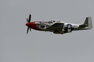 Speck-Fehraltorf, Zürih, İsviçre, 1 Temmuz 2023 D-FPSI Kuzey Amerika P51D Mustang tarihi uçak gösterisi sırasında