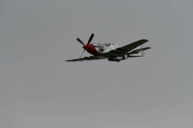 Speck-Fehraltorf, Zürih, İsviçre, 1 Temmuz 2023 D-FPSI Kuzey Amerika P51D Mustang tarihi uçak gösterisi sırasında