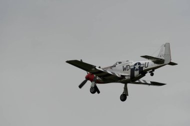 Speck-Fehraltorf, Zürih, İsviçre, 1 Temmuz 2023 D-FPSI Kuzey Amerika P51D Mustang tarihi uçak gösterisi sırasında