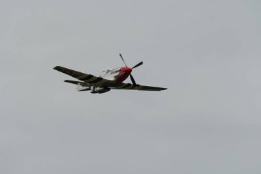 Speck-Fehraltorf, Zürih, İsviçre, 1 Temmuz 2023 D-FPSI Kuzey Amerika P51D Mustang tarihi uçak gösterisi sırasında