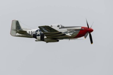 Speck-Fehraltorf, Zürih, İsviçre, 1 Temmuz 2023 D-FPSI Kuzey Amerika P51D Mustang tarihi uçak gösterisi sırasında