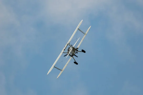瑞士苏黎世 Speck Fehraltorf 2023年7月1日 Rbg波音E75 Stearman历史性双层杂技飞机在空中表演 — 图库照片