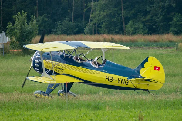 瑞士苏黎世Speck Fehraltorf 2023年7月1日Hb Yng Culps Rombach特殊杂技飞机在一个小机场 — 图库照片
