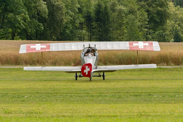 瑞士苏黎世Speck Fehraltorf 2023年7月1日Hb Rna Nieuport C1历史性的老双层飞机在一个小机场 — 图库照片