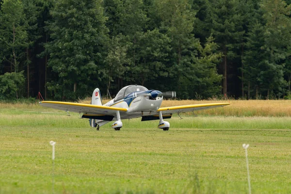 スイス チューリッヒのSpeck Feraltorf 2023年7月1日小型飛行場のHb Sbe Cap 10アクロバティックな航空機 — ストック写真