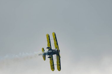 Speck-Fehraltorf, Zürih, İsviçre, 2 Temmuz 2023 HB-YNG Culps Rombach özel akrobatik uçak gösterisi sırasında