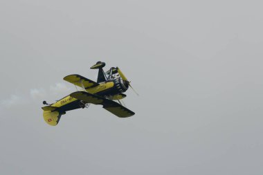 Speck-Fehraltorf, Zürih, İsviçre, 2 Temmuz 2023 HB-YNG Culps Rombach özel akrobatik uçak gösterisi sırasında