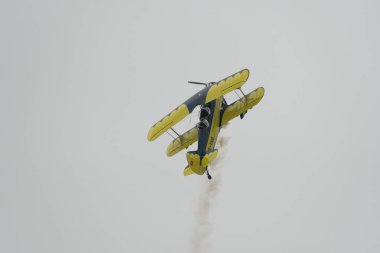 Speck-Fehraltorf, Zürih, İsviçre, 2 Temmuz 2023 HB-YNG Culps Rombach özel akrobatik uçak gösterisi sırasında