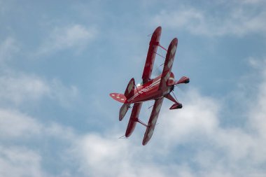 Speck-Fehraltorf, Zürih, İsviçre, 2 Temmuz 2023 N-8671 Pitts S-1S-1S özel akrobatik çift katlı uçak bir hava gösterisi sırasında sahneleniyor