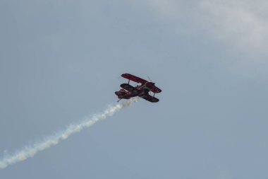 Speck-Fehraltorf, Zürih, İsviçre, 2 Temmuz 2023 N-8671 Pitts S-1S-1S özel akrobatik çift katlı uçak bir hava gösterisi sırasında sahneleniyor