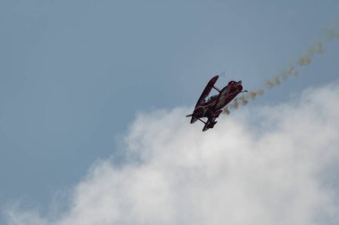 Speck-Fehraltorf, Zürih, İsviçre, 2 Temmuz 2023 N-8671 Pitts S-1S-1S özel akrobatik çift katlı uçak bir hava gösterisi sırasında sahneleniyor