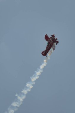 Speck-Fehraltorf, Zürih, İsviçre, 2 Temmuz 2023 N-8671 Pitts S-1S-1S özel akrobatik çift katlı uçak bir hava gösterisi sırasında sahneleniyor