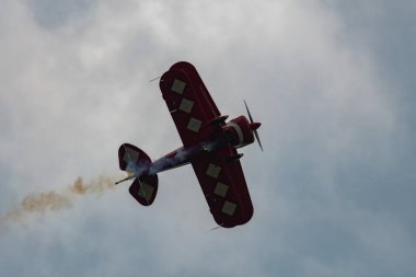 Speck-Fehraltorf, Zürih, İsviçre, 2 Temmuz 2023 N-8671 Pitts S-1S-1S özel akrobatik çift katlı uçak bir hava gösterisi sırasında sahneleniyor