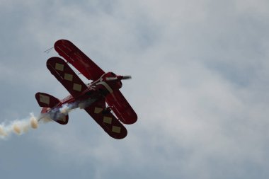 Speck-Fehraltorf, Zürih, İsviçre, 2 Temmuz 2023 N-8671 Pitts S-1S-1S özel akrobatik çift katlı uçak bir hava gösterisi sırasında sahneleniyor