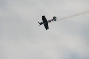 Speck-Fehraltorf, Zürih, İsviçre, 2 Temmuz 2023 LY-EUG Jakowlew Jak-52 tarihi Sovyet uçağı bir hava gösterisi sırasında sahne alıyor