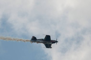 Speck-Fehraltorf, Zürih, İsviçre, 2 Temmuz 2023 HB-MAD Xtreme Air XA-42 akrobatik hava aracı bir hava gösterisi sırasında sahneleniyor
