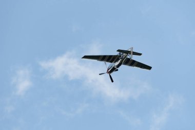 Speck-Fehraltorf, Zürih, İsviçre, 2 Temmuz 2023 D-FPSI Kuzey Amerika P-51 Mustang tarihi uçağı bir hava gösterisi sırasında