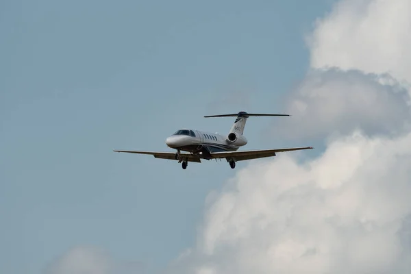 瑞士苏黎世 2023年7月13日D Cefe Cessna 525C Cj4飞机在14号跑道着陆 — 图库照片