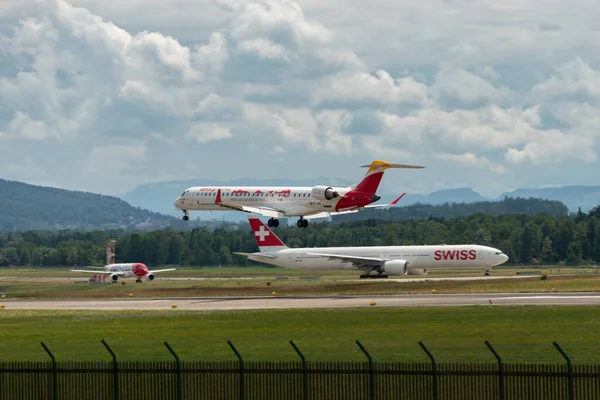 Zurique Suíça Julho 2023 Aviões Iberia Mitsubishi Crj 1000 Pousam — Fotografia de Stock