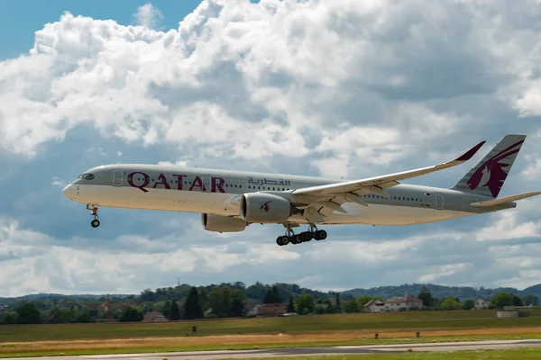 Ζυρίχη Ελβετία Ιουλίου 2023 Aml Qatar Airways Αεροσκάφος Airbus A350 — Φωτογραφία Αρχείου