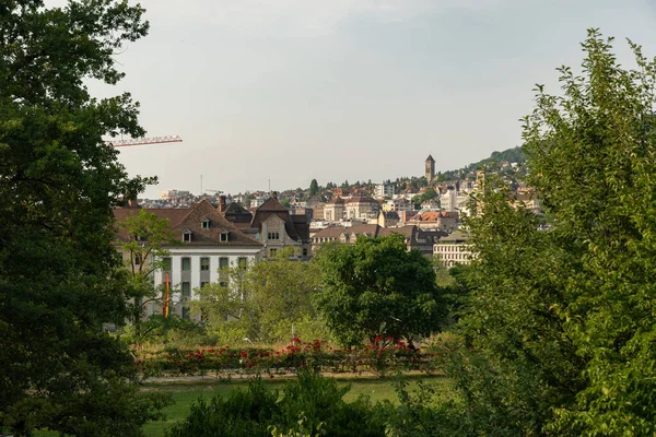 2023年6月17日 瑞士苏黎世 一个阳光灿烂的日子 伊迪利克式的市中心风景 — 图库照片
