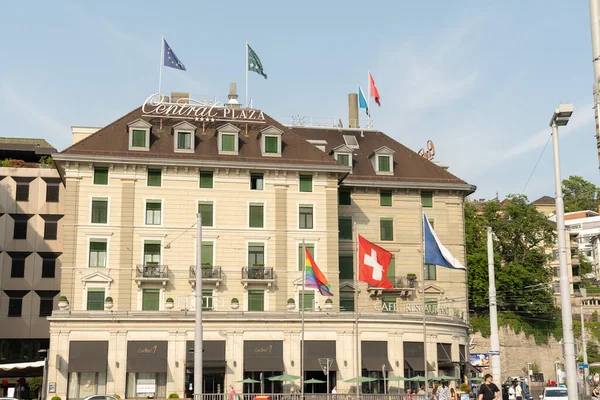 Zurich Suisse Juin 2023 Drapeau Arc Ciel Agitant Centre Ville — Photo