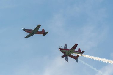 Mollis, İsviçre, 18 Ağustos 2023 Pilatur PC-7 Subito Ekibi hava gösterisi sırasında