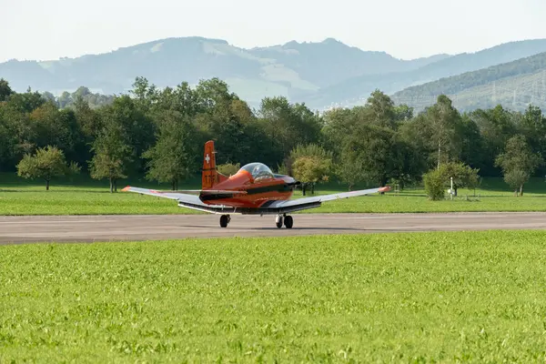Mollis Švýcarsko Srpna 2023 Letoun Pilatus Pojíždí Ranveji — Stock fotografie