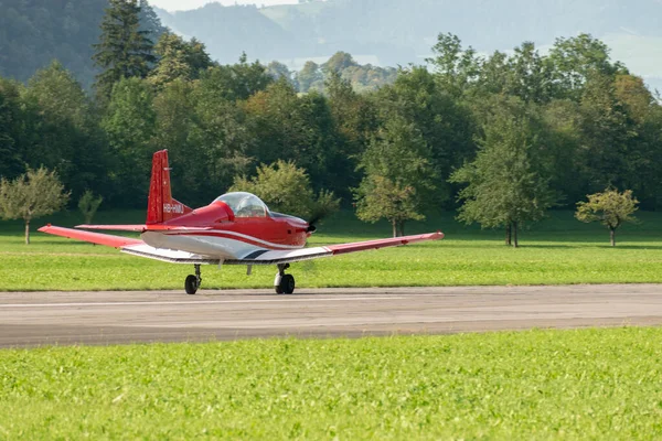 Mollis Ελβετία Αυγούστου 2023 Αεροσκάφος Pilatus Τροχοδρομεί Κατά Μήκος Του — Φωτογραφία Αρχείου
