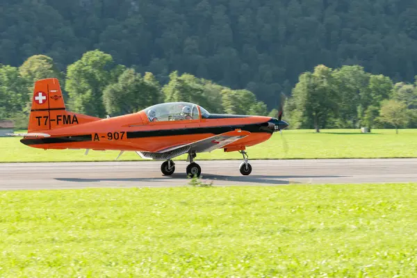 Mollis Zwitserland Augustus 2023 Pilatus Vliegtuigen Taxiën Langs Startbaan — Stockfoto