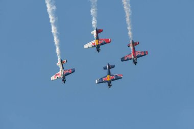 Mollis, İsviçre, 18 Ağustos 2023 Uçan Boğalar bir hava gösterisi sırasında akrobatik uçuş gösterileri