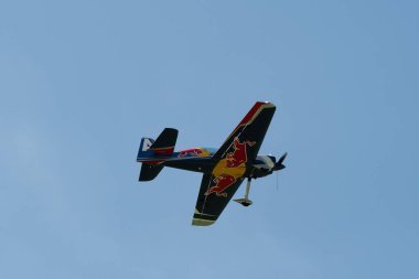 Mollis, İsviçre, 18 Ağustos 2023 Uçan Boğalar bir hava gösterisi sırasında akrobatik uçuş gösterileri