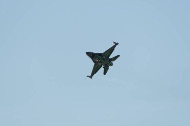 Mollis, İsviçre, 18 Ağustos 2023 Lockheed Martin F-1600 Falcon avcı uçağı hava gösterisi sırasında