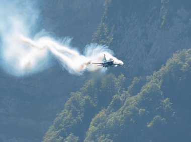 Mollis, İsviçre, 18 Ağustos 2023 Lockheed Martin F-1600 Falcon avcı uçağı hava gösterisi sırasında