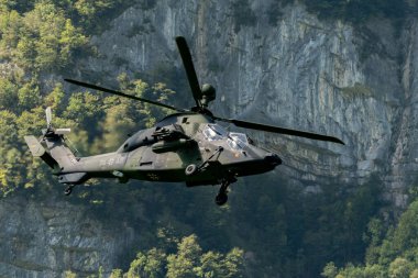 Mollis, İsviçre, 18 Ağustos 2023 Airbus Helikopteri Tiger UHT hava gösterisi sırasında