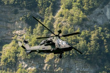 Mollis, İsviçre, 18 Ağustos 2023 Airbus Helikopteri Tiger UHT hava gösterisi sırasında