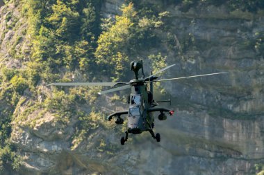 Mollis, İsviçre, 18 Ağustos 2023 Airbus Helikopteri Tiger UHT hava gösterisi sırasında
