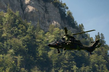 Mollis, İsviçre, 18 Ağustos 2023 Airbus Helikopteri Tiger UHT hava gösterisi sırasında