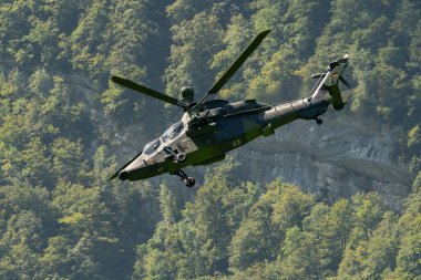 Mollis, İsviçre, 18 Ağustos 2023 Airbus Helikopteri Tiger UHT hava gösterisi sırasında