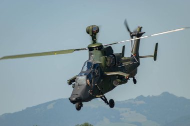 Mollis, İsviçre, 18 Ağustos 2023 Airbus Helikopteri Tiger UHT hava gösterisi sırasında