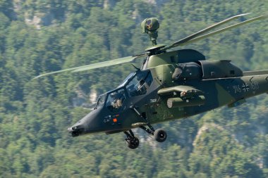 Mollis, İsviçre, 18 Ağustos 2023 Airbus Helikopteri Tiger UHT hava gösterisi sırasında