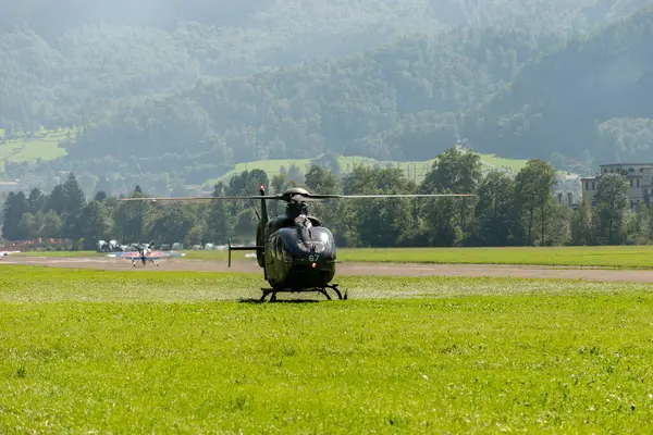 Mollis, İsviçre, 18 Ağustos, 2023 T-367 İsviçre askeri Eurocopter EC-635 P2 + helikopter bir hava gösterisi sırasında