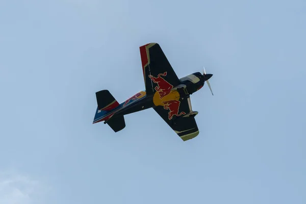 2023年8月18日 瑞士莫利斯 在一场空中表演中 飞行公牛表演杂技飞行 — 图库照片